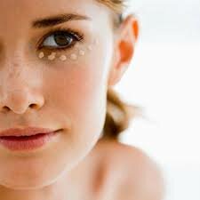  Khi đang điều trị nám da bằng laser có được trang điểm không?